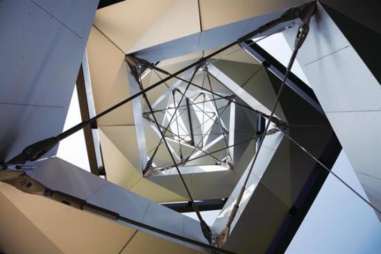 By using a few building components?cables, beams, and panels?as well as a single configuration for every structural joint, Christoph Mayr and Klaus Loenhart developed a striking piece of architecture.