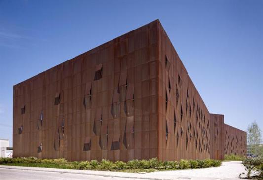 At first glance, the Raif Din?k?k Yalova Cultural Center "does not reference any shape," the architect says.