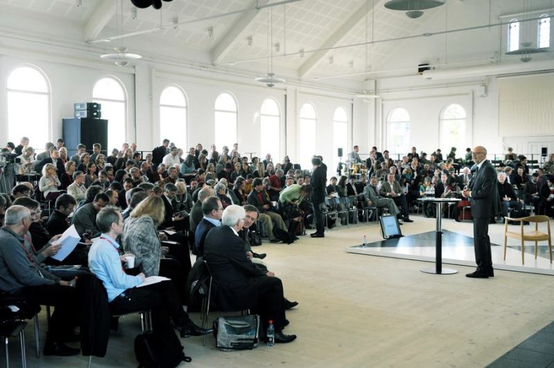 Per Arnold Andersen welcomes the 300 participants in the Fifth Velux Daylight Symposium at the Royal Danish Academy of Fine Arts’ School of Architecture in Copenhagen.