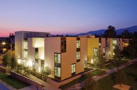 The three wings of this campus housing project form semi-private courtyards with visual access to the existing green. A modern interpretation of similar buildings on campus, the project uses operable storefront windows to bring in natural light and fresh air
