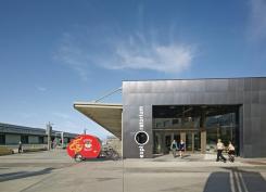 The+new+aluminum-panel-clad+entrance+to+the+Exploratorium+on+Pier+15+in+San+Francisco.
