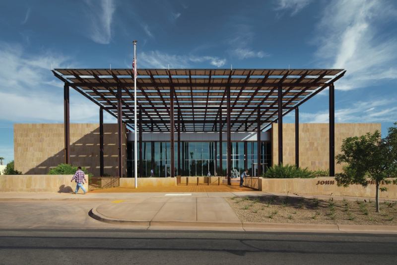 The glazed curtainwall at the center of the largely sandstone tripartite south façade is from Arcadia Group, and allows daylight to penetrate into the lobby.