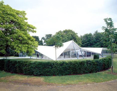 Serpentine+Gallery+Pavilion+2000+Designed+by+Zaha+Hadid