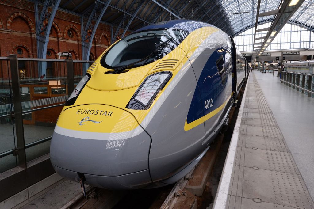 Eurostar launched its new e320 train at London's St Pancras International Station yesterday morning. Built by German firm Siemens and capable of carrying 900 passengers, the e320 train will go into service at the end of 2015. In a £550 million (roughly $861 million) deal, Eurostar originally ordered 10 of the e320s—named for their speed of travel at 320kph (200mph)—but at the launch, the company announced that another seven trains will be joining the fleet next year.