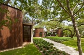 Architectural photograph by Patrick Y Wong of Atelier Wong Photography and interior styling by Rebekah Gainsley of Little Pond Design