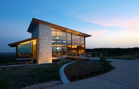 Taniguchi+%26+Associates%2c+Kendall%2fHeaton+Associates%2c+and+Geoffrey+Brune%2c+FAIA%2c++blended+the+Asia+Society+Texas+Center+into+a+residential+area+by+respecting+the+two-story+height+and+incorporating+public+gardens+and+spaces.