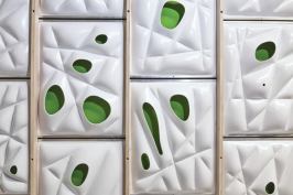 To achieve the desired sound reflection or absorption across a panel surface, HouMinn Practice used a Grasshopper script to help determine the wire placement that would form the topography of the VarVac Wall panels.