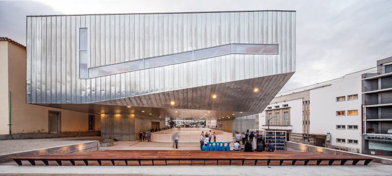 Josep Lluís Mateo designed the Cultural Center to float above the Praça Largo da Devesa, which his firm designed during phase one of the urban revitalization plan for Castelo Branco, Portugal. He says he wanted to produce a “unitary, continuous building, with roofs, floors and façades that were equivalent to each other.” Directly beneath the building is an ice rink.