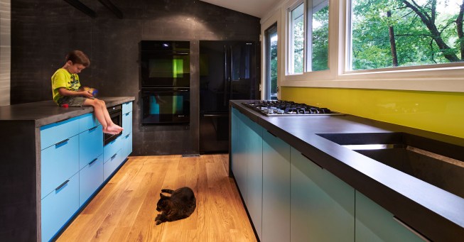 Remodeling Design Award judges loved how this kitchen, designed by architect&nbsp;Janet Bloomberg,&nbsp;honors the mid-century modern style but updates&nbsp;it with new appliances, installed by contractor&nbsp;Ricardo Cardenas. Also loved: the bright, contrasting colors; precise cabinetry—all of it custom-built; and abundance of daylight.