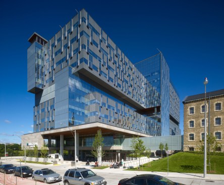 The hospital is organized into stacked "neighborhoods of care," supported on a podium conceived as an “urban porch,” which contains a caf&eacute;, auditorium, resource center, and terrace organized to invite gatherings of varying sizes.