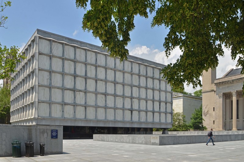 Exterior of the library prior to the renovation.
