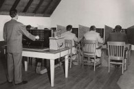 A simulation of the Conformity Test, which was used to measure how peer pressure affected the judgment of study participants