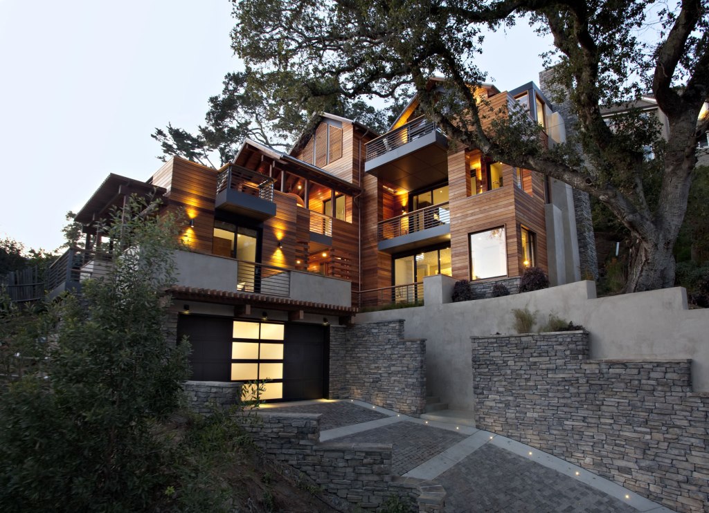 Architectural stone veneer offers depth, color variation and textural diversity that unifies elegant aesthetic and high-performance. Stone is a leading material for creating custom architectural statements and memorable spaces by tying together a variety of raw materials such as wood, glass and steel. Pictured is Cliffstone in Manzanita by Eldorado Stone.
