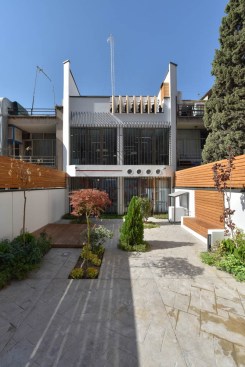 Varesh Building / Arel Architects Group