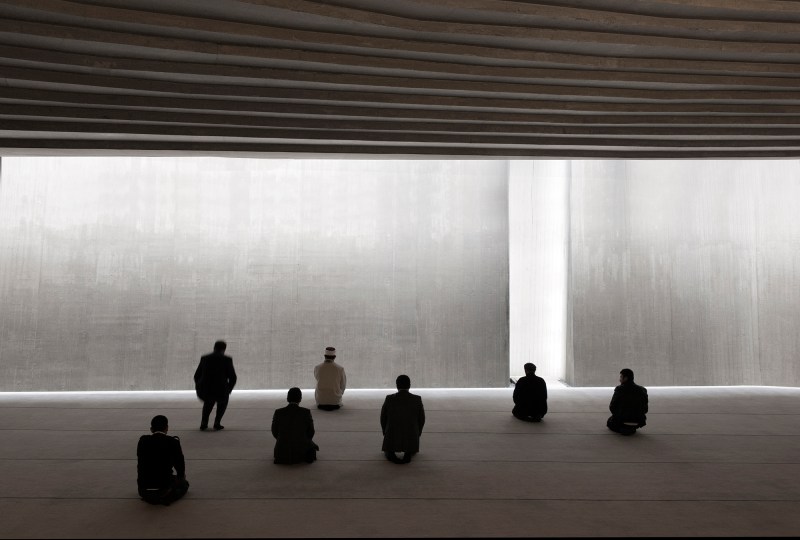 TUR, Tuerkei, Buyuk Cekmece, die Sancaklar Moschee in einem Vorort von Istanbul, Architektur von Emre Arolat Architects 2014 | TUR, Turkey, Buyuk Cekmece, the Sancaklar Mosque in a suburb of Istanbul, architecture by Emre Arolat Architects 2014