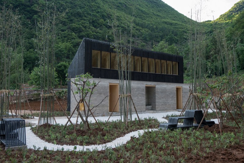 The Louna Architects’ Bookshop by the Scarcity and Creativity Studio in China