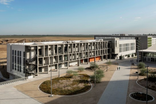 The Arts and Computational Sciences Building links a new academic quad with future housing and extends a primary circulation path through the existing and new parts of the campus. 