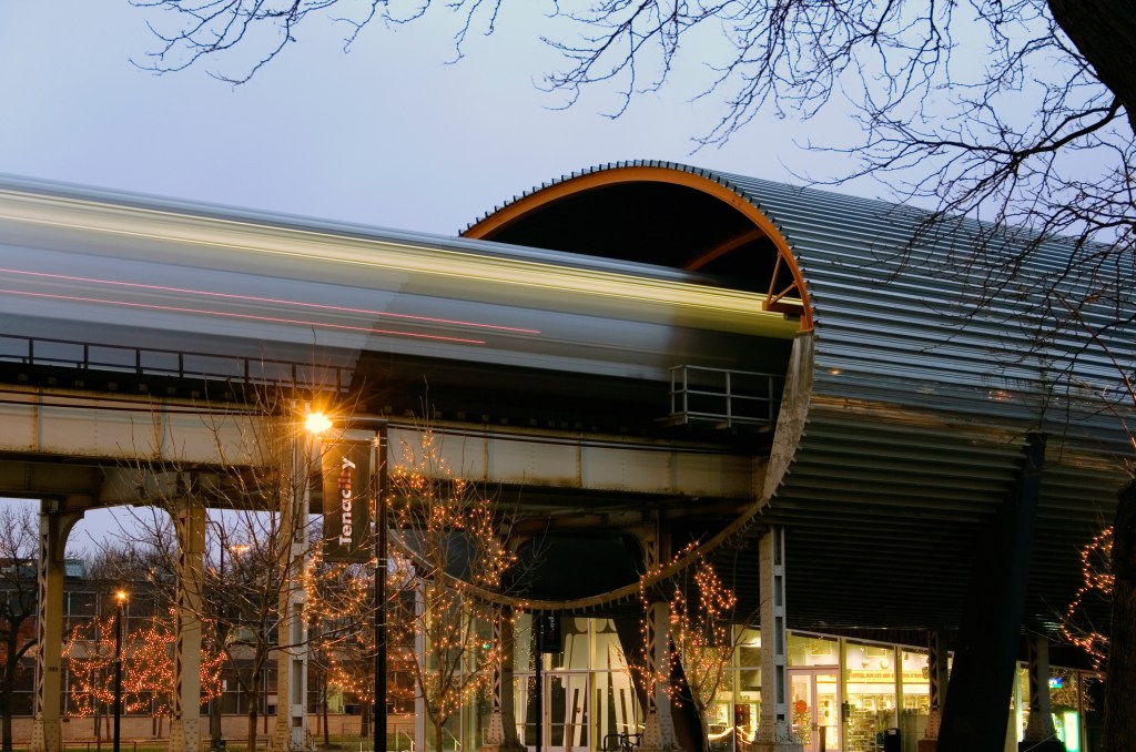 Chicago's "L" Train passes the Illinois Institute of Technology