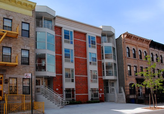 1052 Putnam Ave