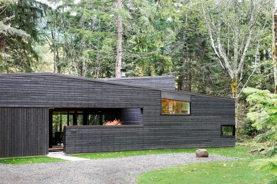 Courtyard House on a River