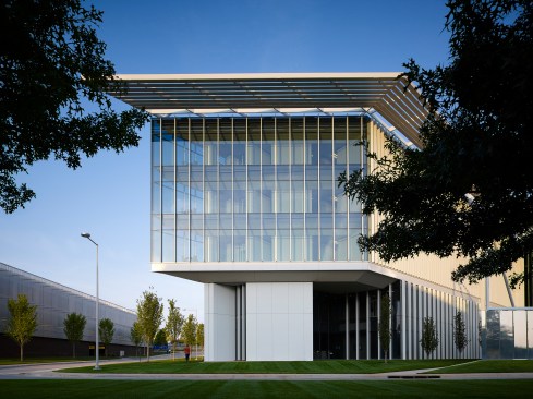 The west elevation and entry acknowledges the original campus across 
Classen Boulevard
