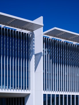The east elevation building “joint” acknowledges the 52’ building module