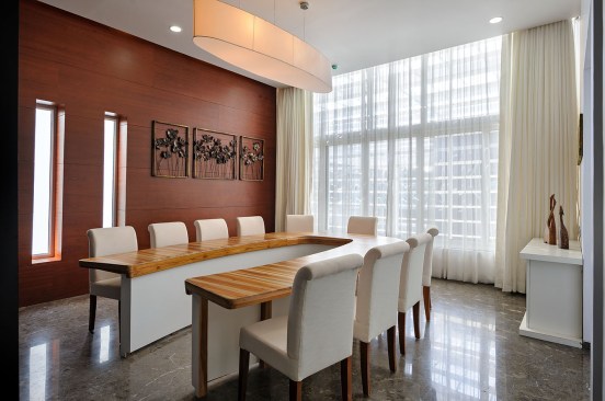 The dining in the VIP suite is well lit & ventilated with a grand interior décor  which is in harmony with the architecture.
