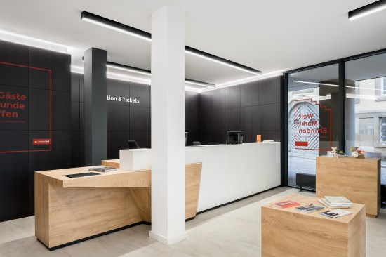 reception desk expressing the synergy between shape, colour and materials