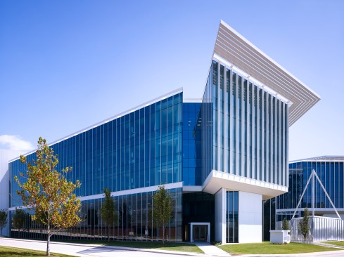 The northwest corner entry faces and acknowledges the original campus west 
of Classen Boulevard
