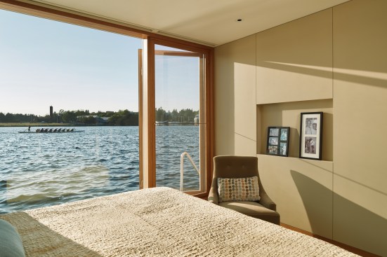 Dunn Floating Home - Seattle, Washington.Image license: Vandeventer + Carlander Architects© Copyright 2016 Benjamin Benschneider All Rights Reserved. Usage may be arranged by contacting Benjamin Benschneider Photography. Email: bbenschneider@comcast.net or phone: 206-789-5973.