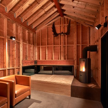 A compact wood-burning Stûv stove provides additional warmth in the shed.