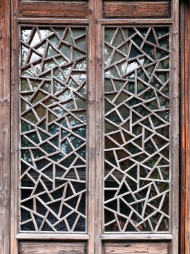 A detail of the traditional cracked-ice window pattern popular in southern China, which served as precedent for the facade of Teahouse 1: Broken Shadow.&nbsp;