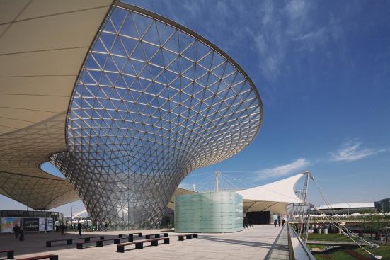 Shanghai 2010 Boulevard - SBA Design

 Created in collaboration with engineers Knippers Helbig, what is touted as the world's largest membrane roof—supported by six massive funnels—forms the main entrance area and boulevard of the Expo.
