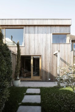 Island Cottage by Paul Cashin Architects