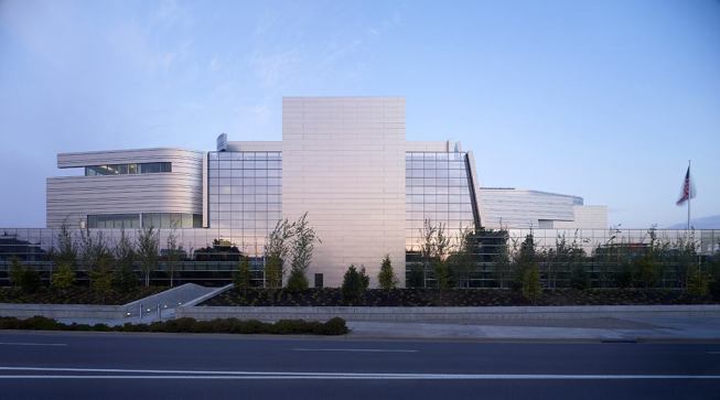 Wayne Lyman Morse United States Courthouse, Eugene, Ore., Morphosis Architects, 2006 (exterior)