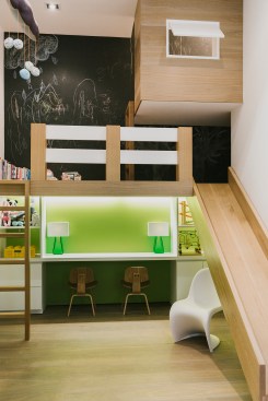 Children's treehouse-fort
