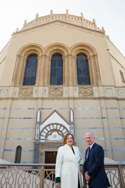 Audrey	
 &nbsp;Irmas	
 &nbsp;and	
 &nbsp;Rabbi	
 &nbsp;Steven	
 &nbsp;Z.	
 &nbsp;Leder	
 &nbsp;at &nbsp; &nbsp;the Wilshire	
 &nbsp;Boulevard Temple.
