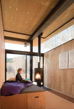 On these updated Thoreau huts, clerestory windows bring in views of the mountains while ensuring privacy between units. 