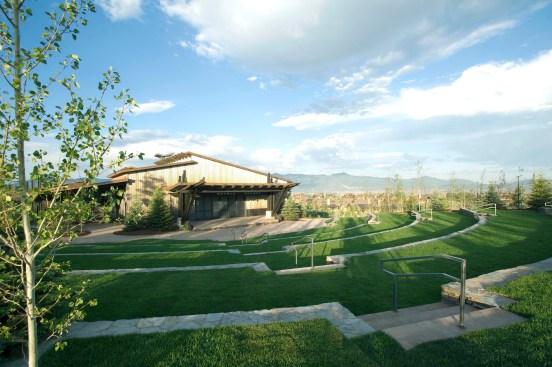 The existing topography created an opprotunity to integrate a 500-seat amphitheater into its contours.