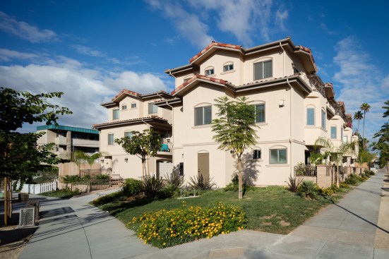 Townhomes on Lincoln Avenue, designed by&nbsp;Abe Toussi: Onion, architecture