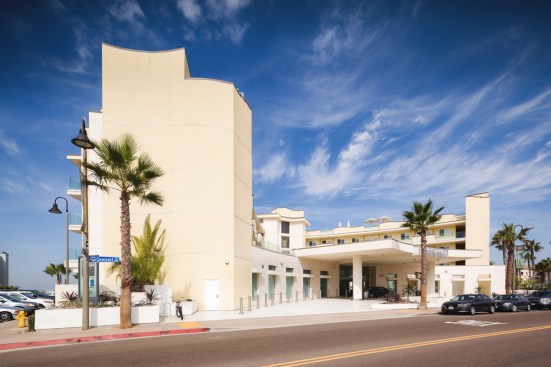 Pier South Resort, designed by Durrall Design Consultants and Deutsch Architects: Onion, architecture.