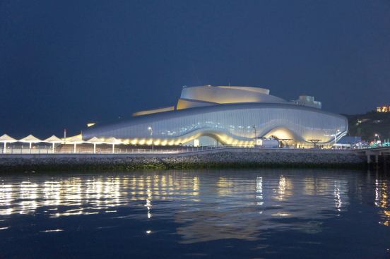 At night, LED luminaires light up the Theme Pavilion's kinetic façade.