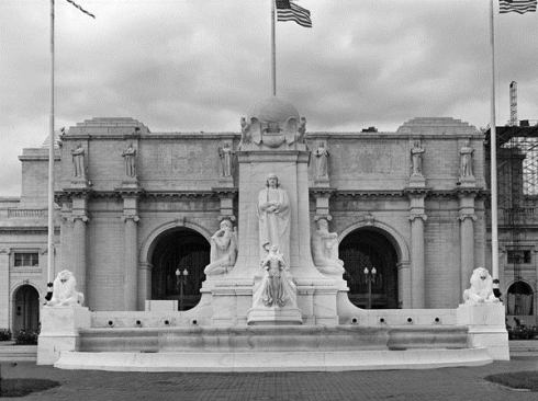Union Station, Washington, by Daniel Burnham.