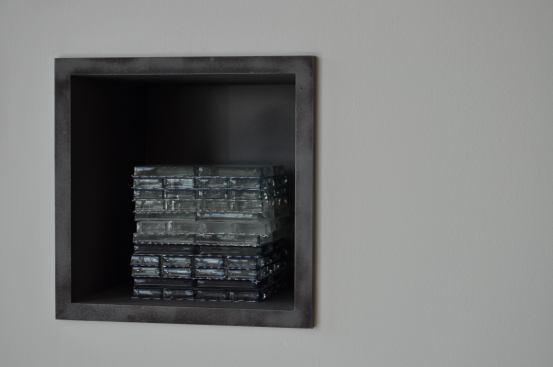 Samples of the products are readily available in niches behind the displays, rather than being stored in a central sample library.