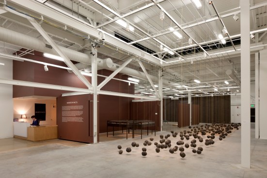 While+the+shed+provides+a+workshop-like+space+for+making%2c+the+more+refined+aesthetic+of+the+annex+offers+a+backdrop+for+display+and+performance.