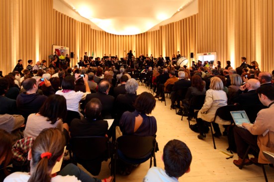 Paper+Concert+Hall%2c+L%27aquila%2c+Italy%2c+by+Shigeru+Ban+Architects