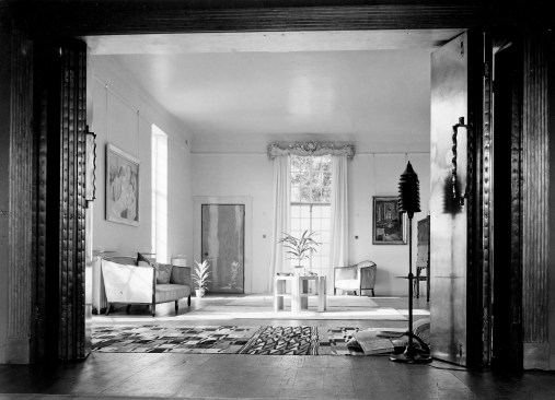 Finella, Queen's Road, Cambridge: the North Pink living room seen through the folding doors