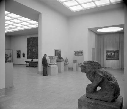 A view of the Cranbrook Art Museum when it first  opened in 1942.