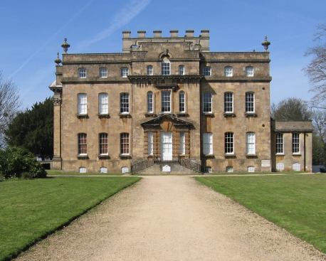 The southeast fa&ccedil;ade.