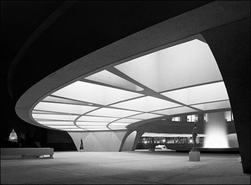 Under the drum of the museum, with a view to the central courtyard